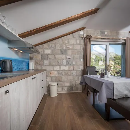 Curic Lejlighed Slano